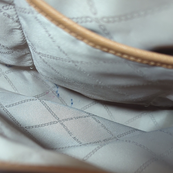 Michael Kors White Monogram Shoulder Bag - Picture 6 of 9